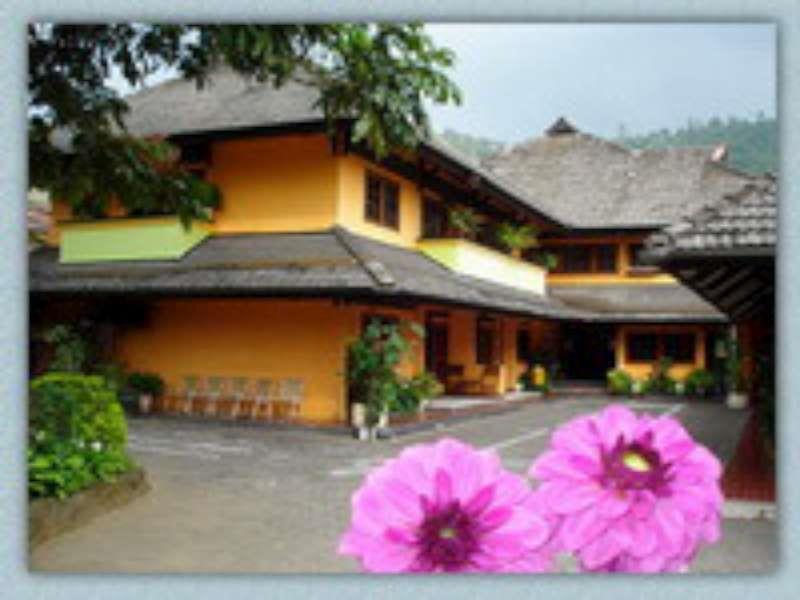 Komajaya Komaratih Hotel Tawangmangu Esterno foto